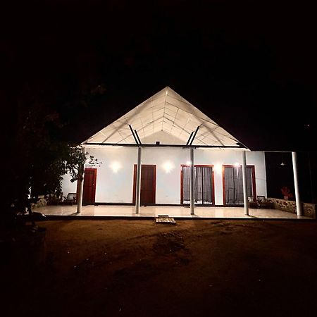 Neem Holiday Bungalow Yala Tissamaharama Buitenkant foto